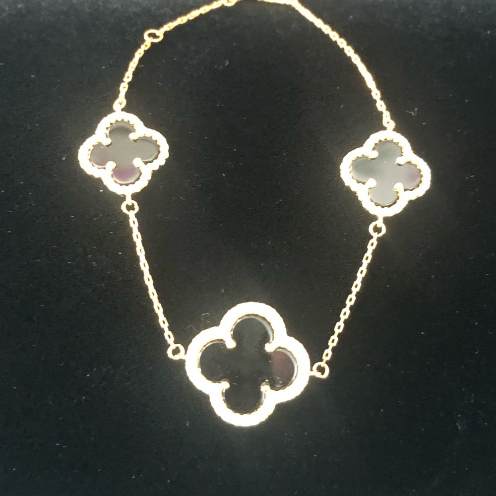 Onyx Clover Bracelet - Picture 11 of 12